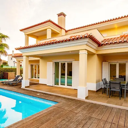 The Village - D'el Rey Golf &