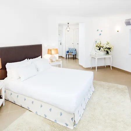 The Village - D'el Rey Golf & אובידוס