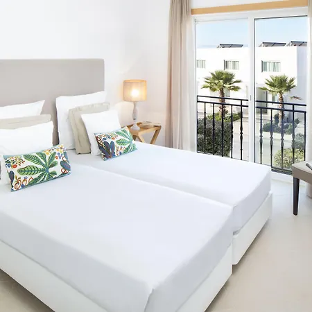 The Village - D'el Rey Golf & אובידוס